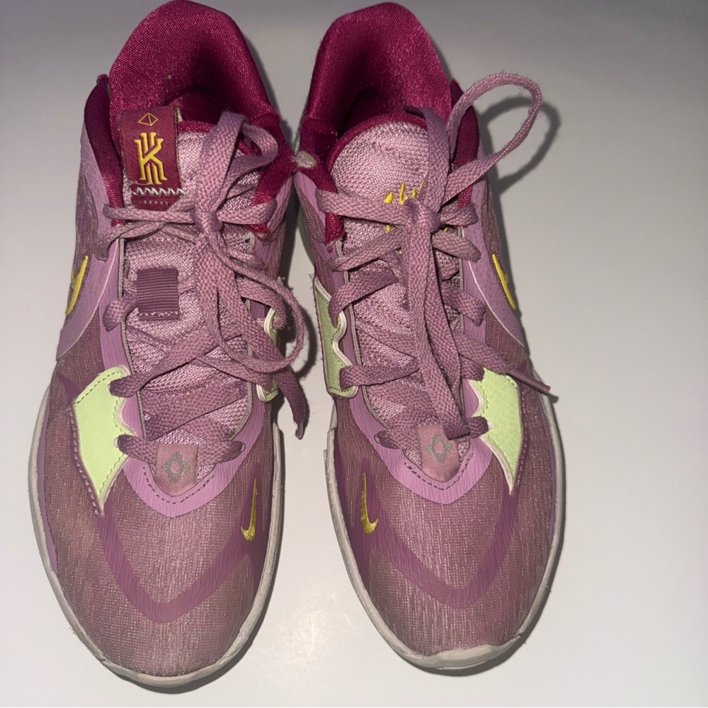 Size 7 - Nike Kyrie 5 Low Orchid